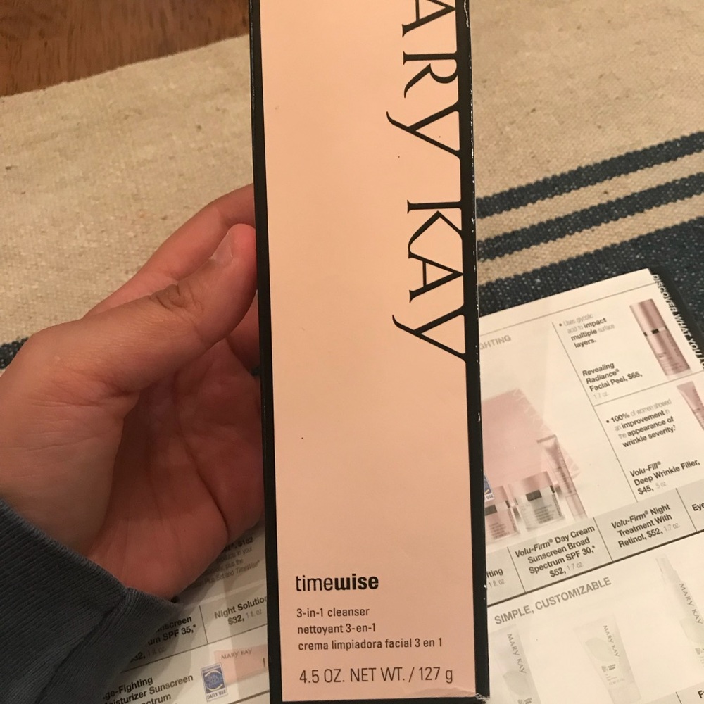 New in box timewise Mary Kay cleanser